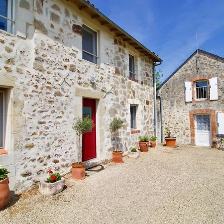 O Trois Oliviers Bed & Breakfast Louin Bagian luar foto