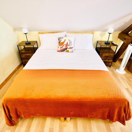 O Trois Oliviers Bed & Breakfast Louin Bagian luar foto