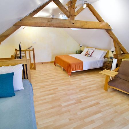 O Trois Oliviers Bed & Breakfast Louin Bagian luar foto