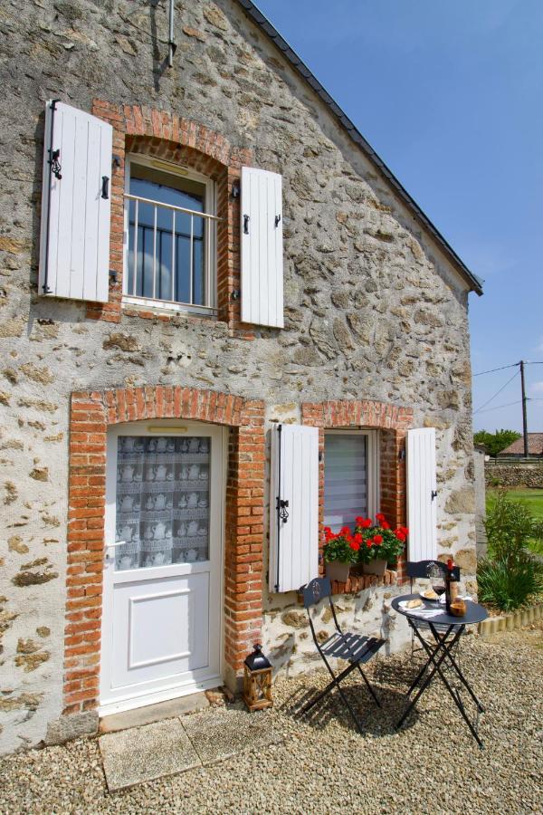 O Trois Oliviers Bed & Breakfast Louin Bagian luar foto