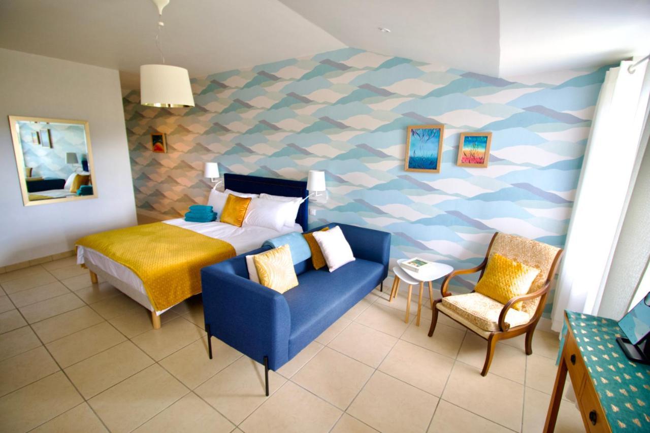 O Trois Oliviers Bed & Breakfast Louin Bagian luar foto