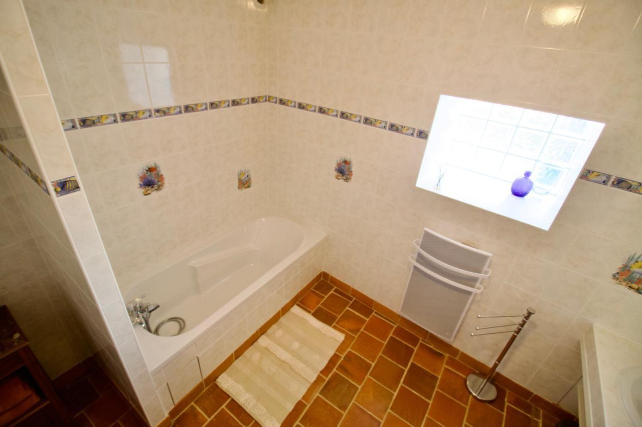O Trois Oliviers Bed & Breakfast Louin Bagian luar foto