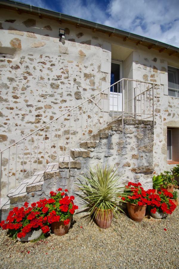 O Trois Oliviers Bed & Breakfast Louin Bagian luar foto