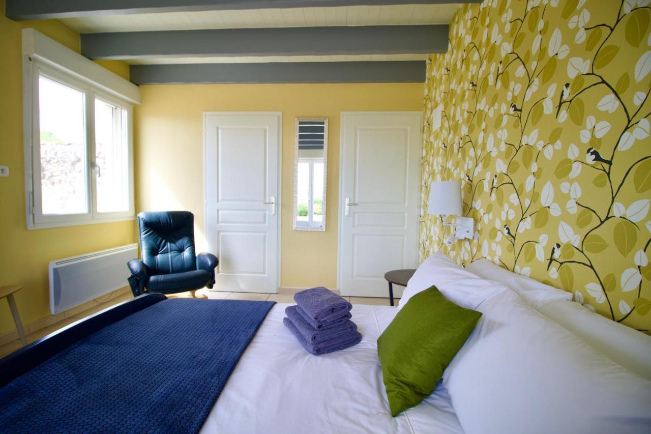 O Trois Oliviers Bed & Breakfast Louin Bagian luar foto