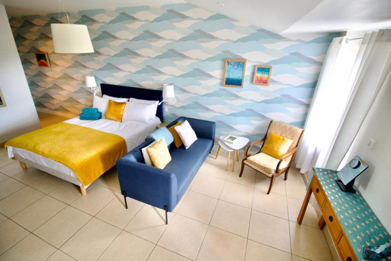 O Trois Oliviers Bed & Breakfast Louin Bagian luar foto