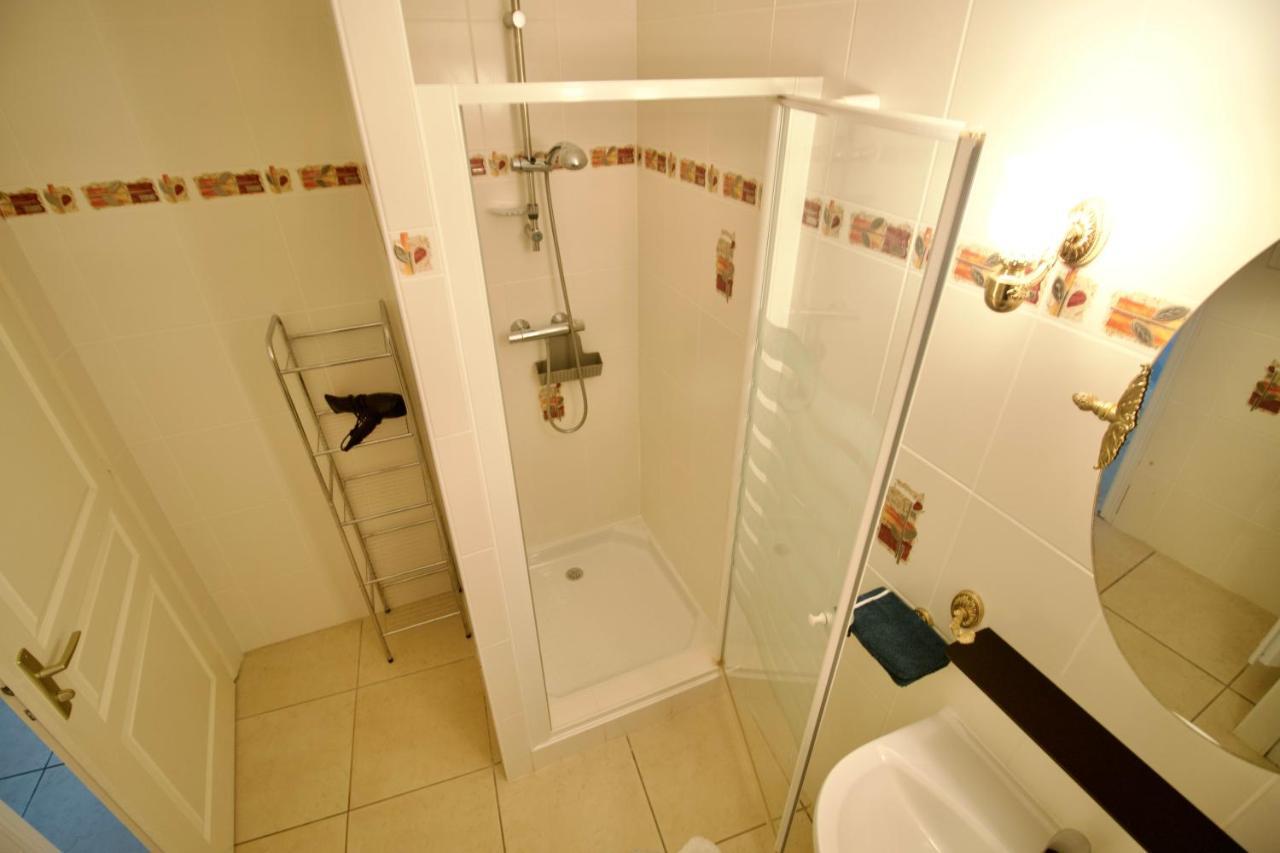 O Trois Oliviers Bed & Breakfast Louin Bagian luar foto