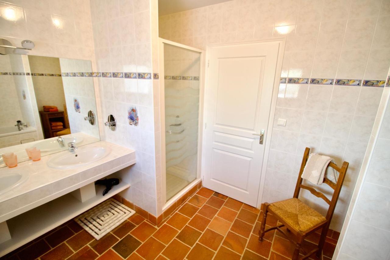 O Trois Oliviers Bed & Breakfast Louin Bagian luar foto