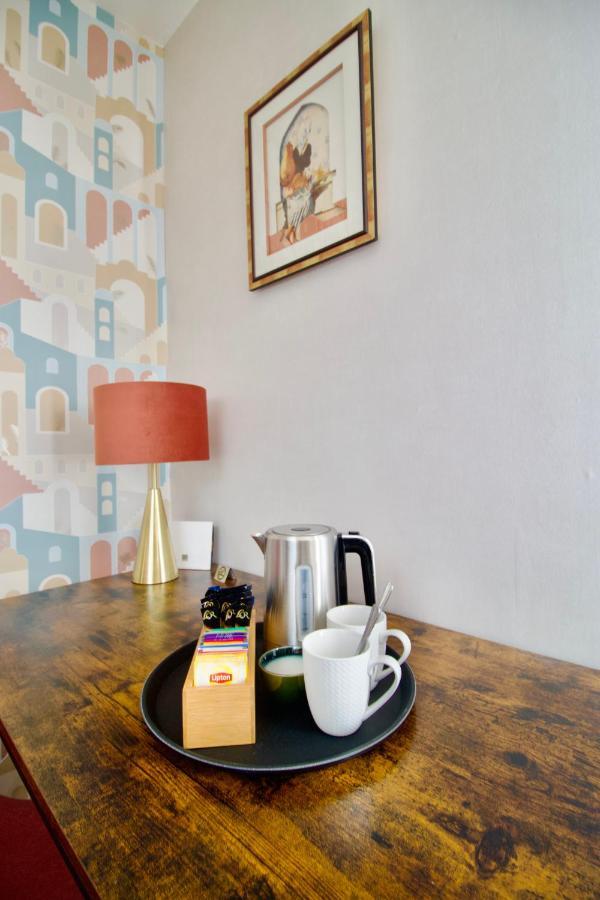 O Trois Oliviers Bed & Breakfast Louin Bagian luar foto