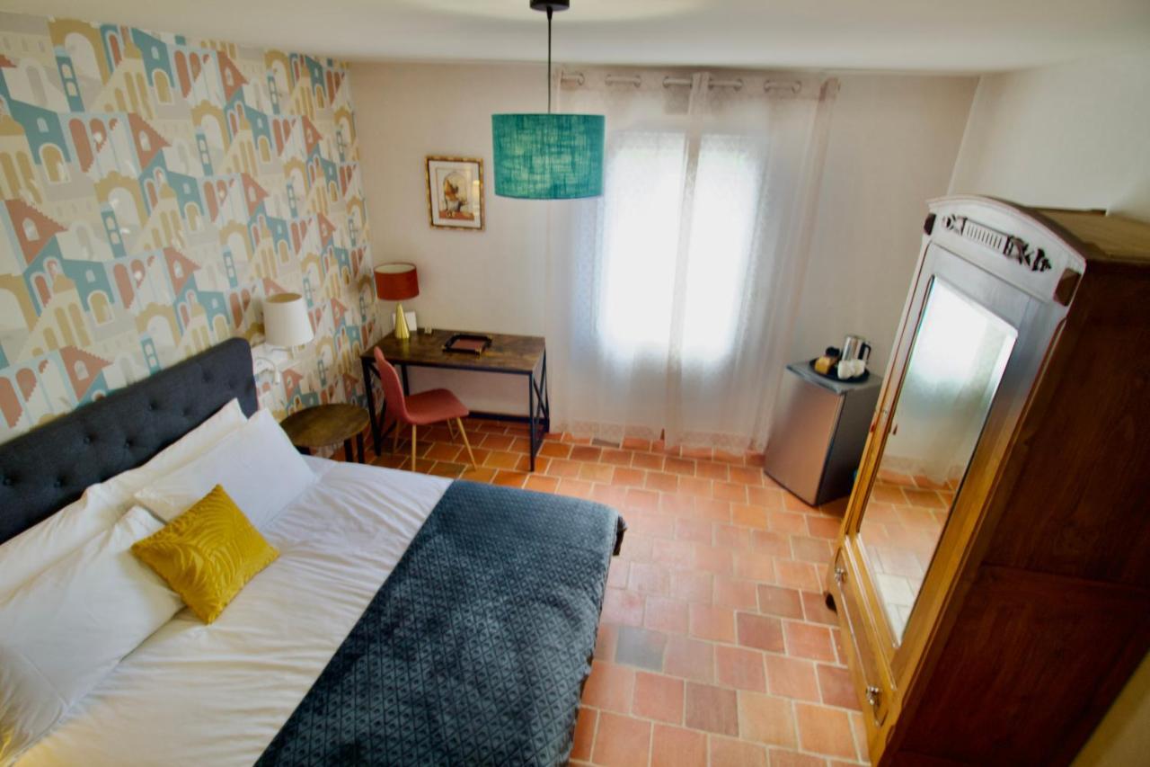 O Trois Oliviers Bed & Breakfast Louin Bagian luar foto