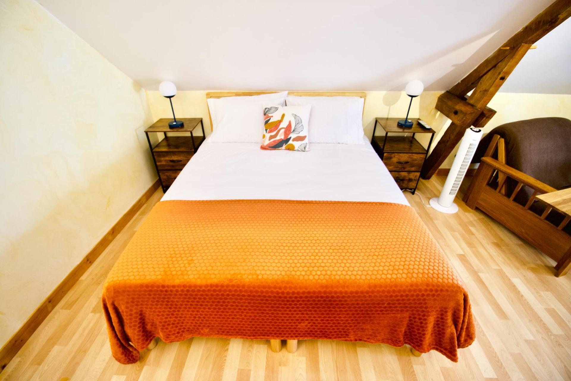 O Trois Oliviers Bed & Breakfast Louin Bagian luar foto