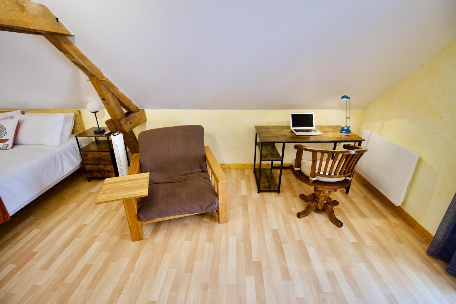 O Trois Oliviers Bed & Breakfast Louin Bagian luar foto